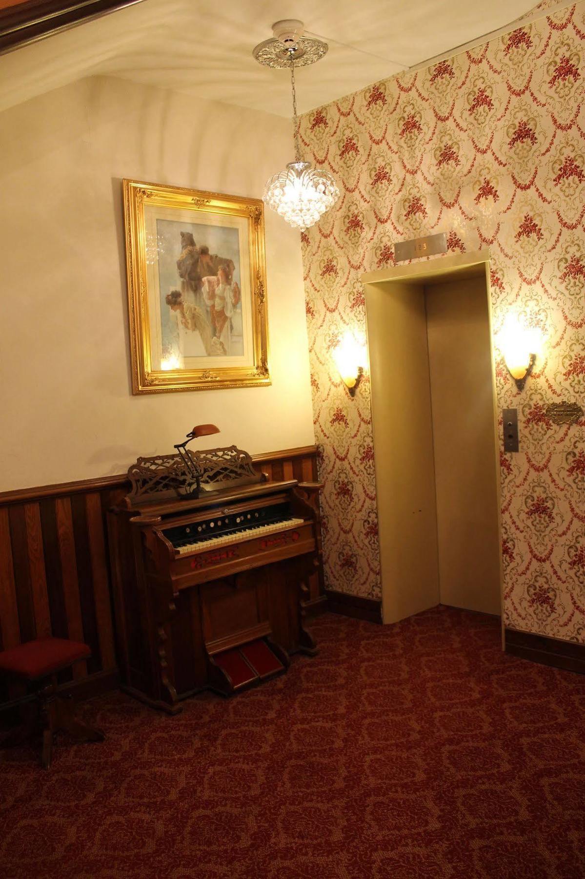 Decker Hotel & Bar Maquoketa Esterno foto