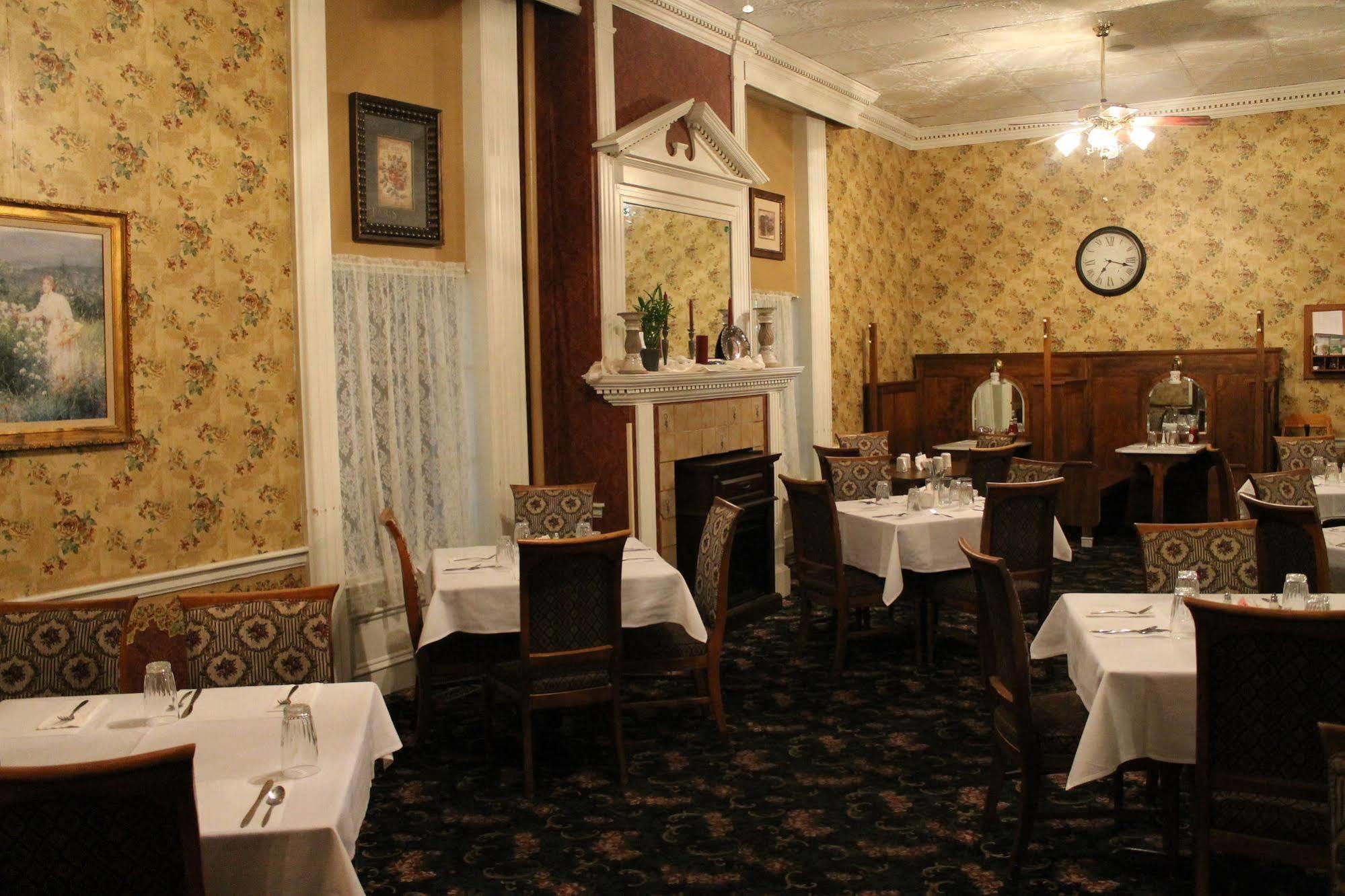 Decker Hotel & Bar Maquoketa Esterno foto